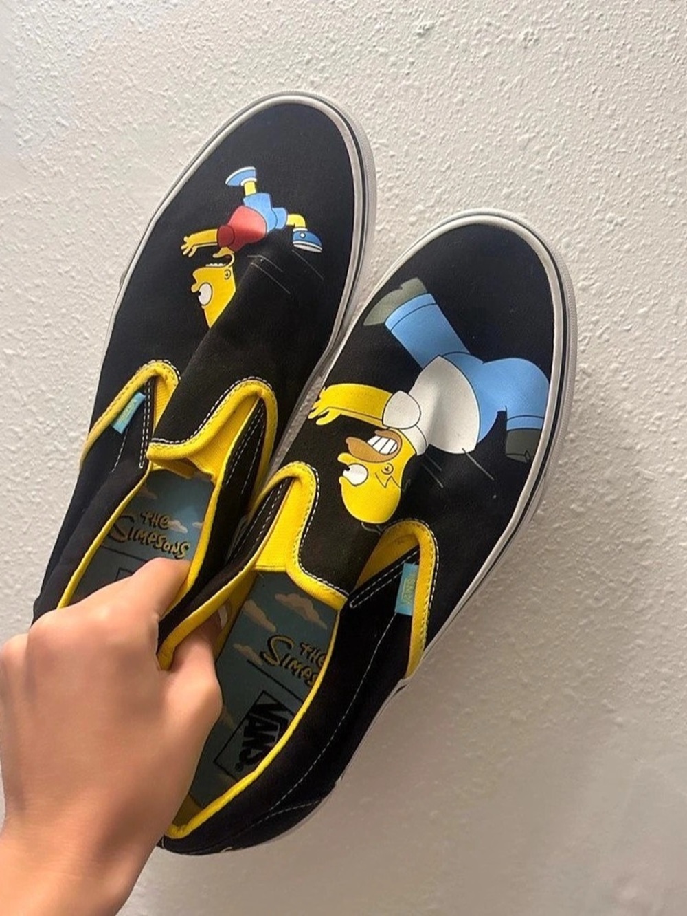 Vans The Simpsons Homer and Bart. Size: Men US 11.0 Woman US 12.5 Condition: bar